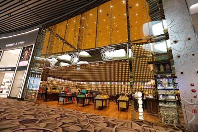 游走在巨型SHOPPINGMALL新加坡樟宜機場