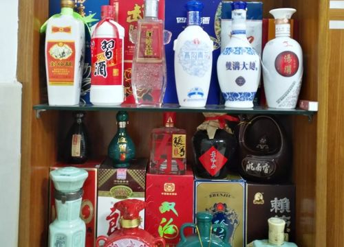 四川70歲大爺曬藏酒,滿屋白酒引起熱議,網(wǎng)友 老爺子不是一般人